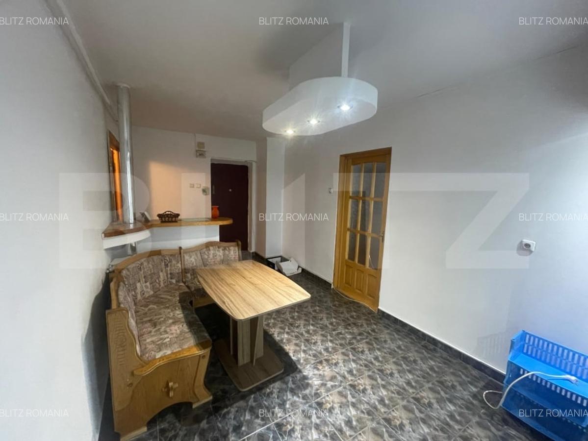 Apartament de vanzare, cu 3 camere, decomandat, 84 mp, zona pasaj Nicolina - 9