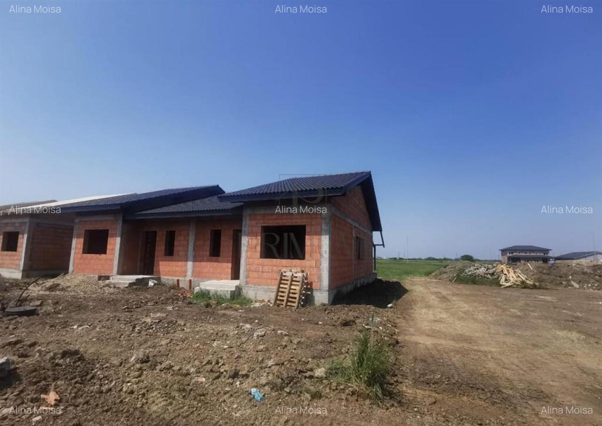 Duplex pe plan - 2 bai - canalizare - personalizare interioa - 6