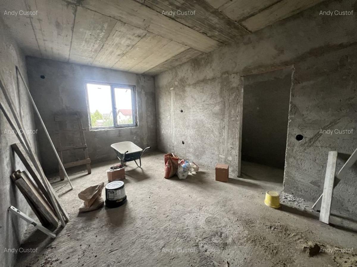 Duplex la gri 175 mp utili 58 mp demisol curte 180 mp  3 bai 3/4 dormitoare - 24