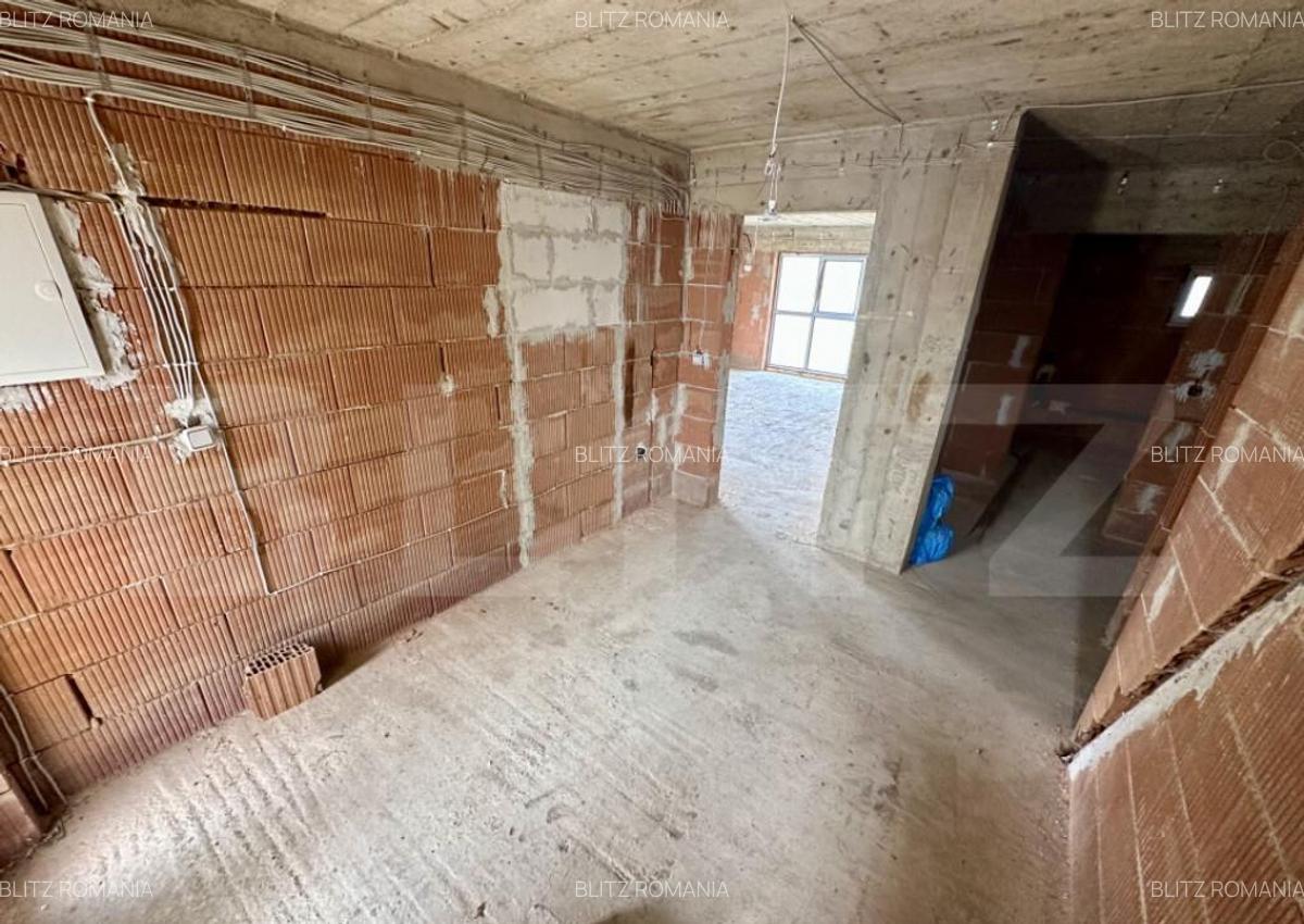 Casa spatioasa cu 5 camere,interior la rosu,423 mp teren,Mic - 6