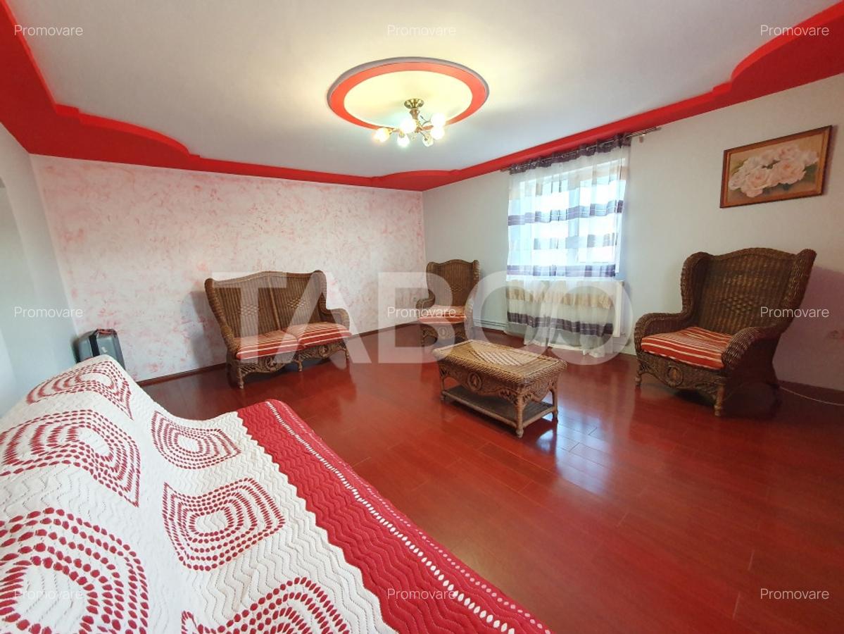 Casa individuala cu 7 camere 2 fronturi 1000 mp teren in Sura Mare - 5