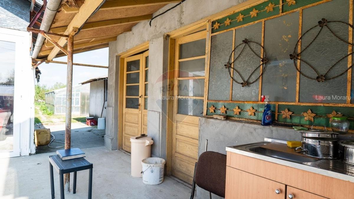 Vanzare vila si spatiu comercial, cu gradina si garaj-zona Corbii Mari - 12 Vanzare vila si spatiu comercial, cu gradina si garaj-zona Corbii Mari - 12