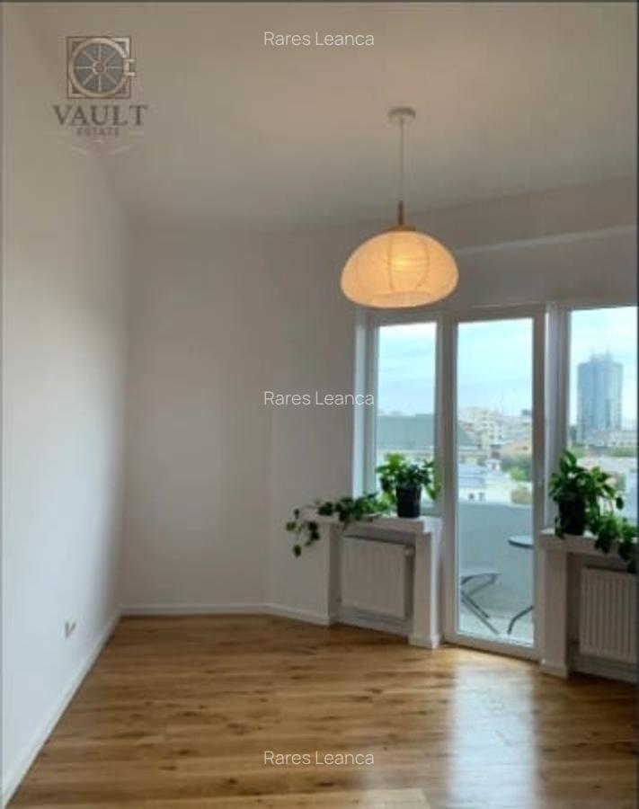 Apartament 4 camere - CENTRALA PROPRIE - VEDERE CATRE PALATUL PARLAMENTULUI - 5