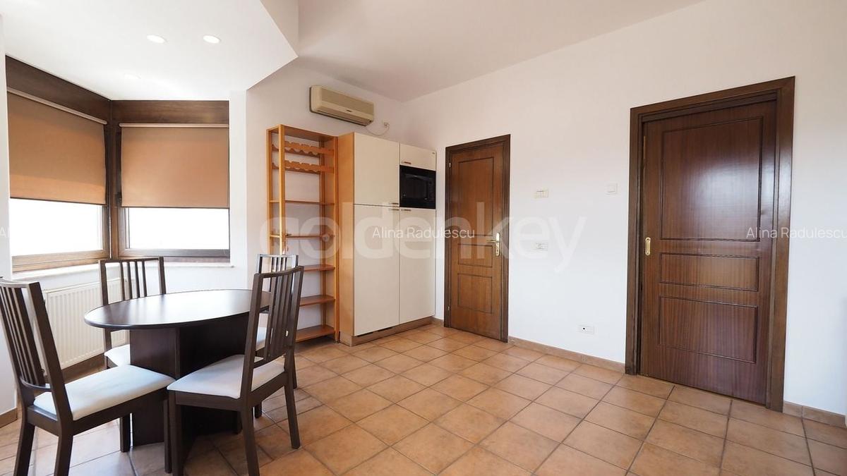 Apartament generos cu 4 camere | vedere panoramica Sud | terasa si garaj - 8