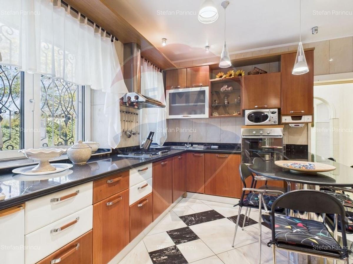 Vila spectaculoasa in Balotesti, curte 5000 mp si piscina interioara - 10