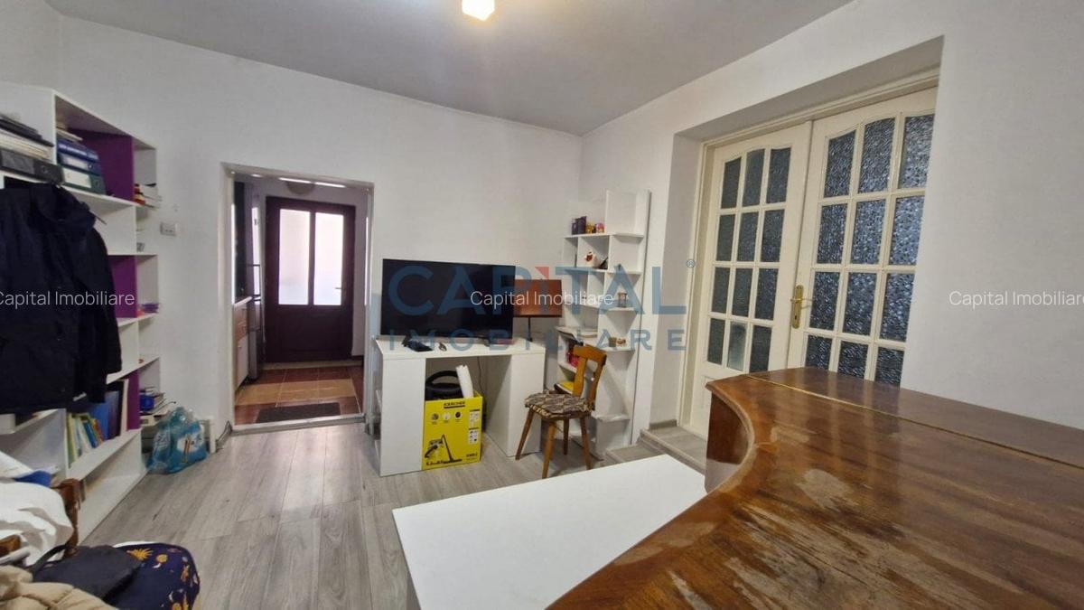 Casa Rogerius singur in curte, amenajata in doua apartamente comision 0% - 7