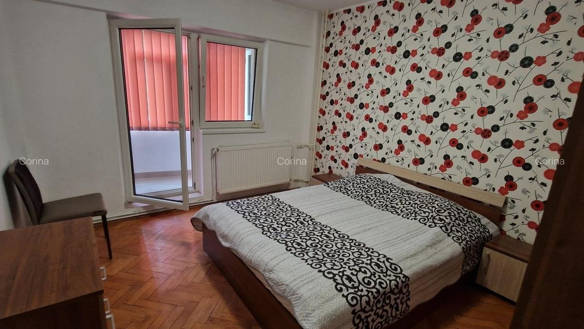 Proprietar,ofer spre inchiriere ap 3 camere-decomandat zona piata 700 - 5