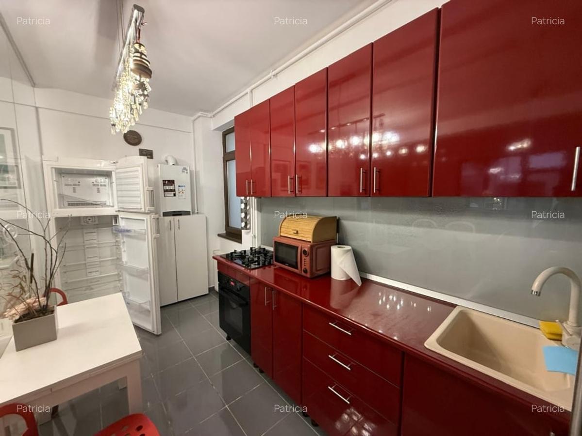 Apartament generos de 2 camere- de inchiriat- metrou 1 Mai - 5