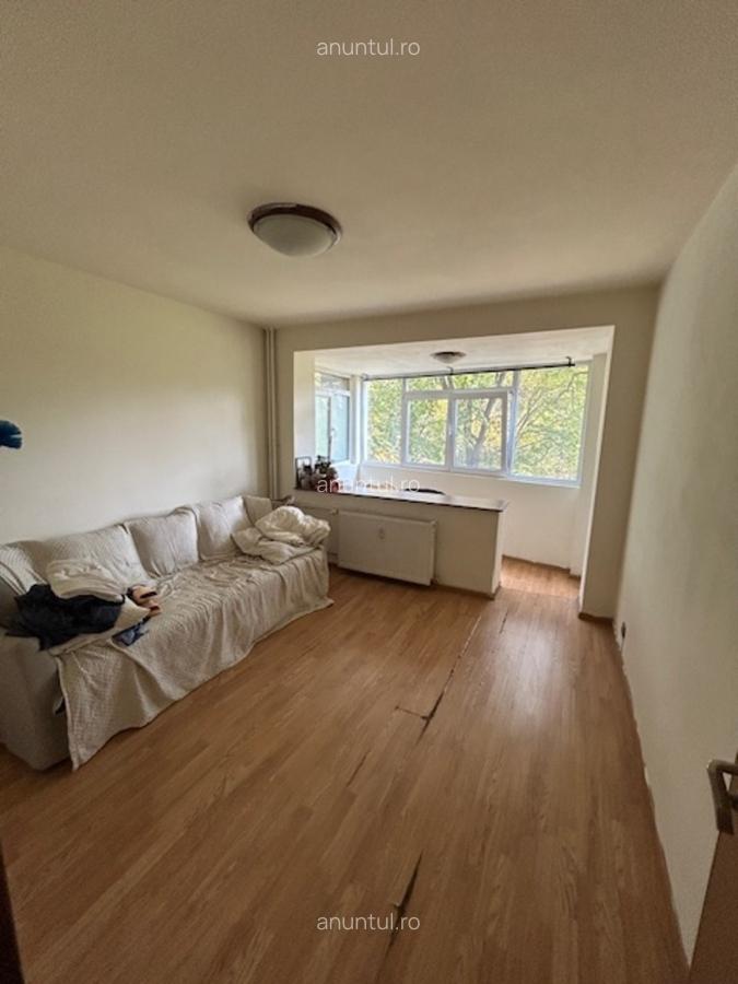 Titan Diham Ivan's stradal bloc reabilitat ap 2 camere decomandat 5 min M - 6