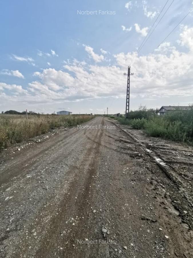 Teren intravilan de vanzare in Osorhei, 5.840 mp, cu front 3 fronturi stradale. - 5