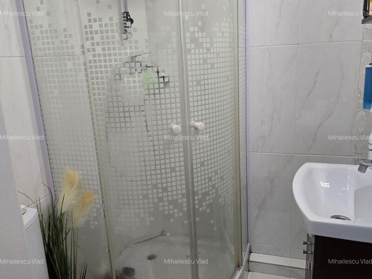Apartament cu 3 camere decomandat, mobilat în 13 Septembrie - 12