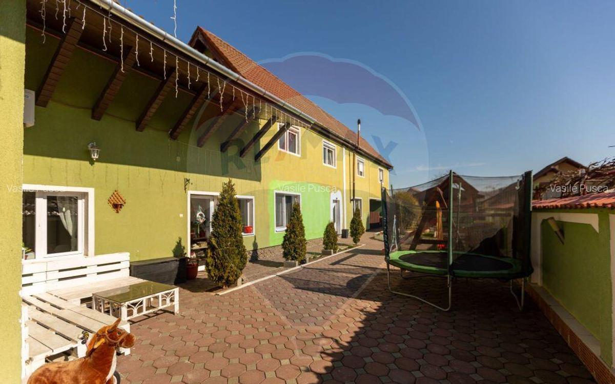 Casa SPATIOASA de vanzare in zona semicentrala - 2