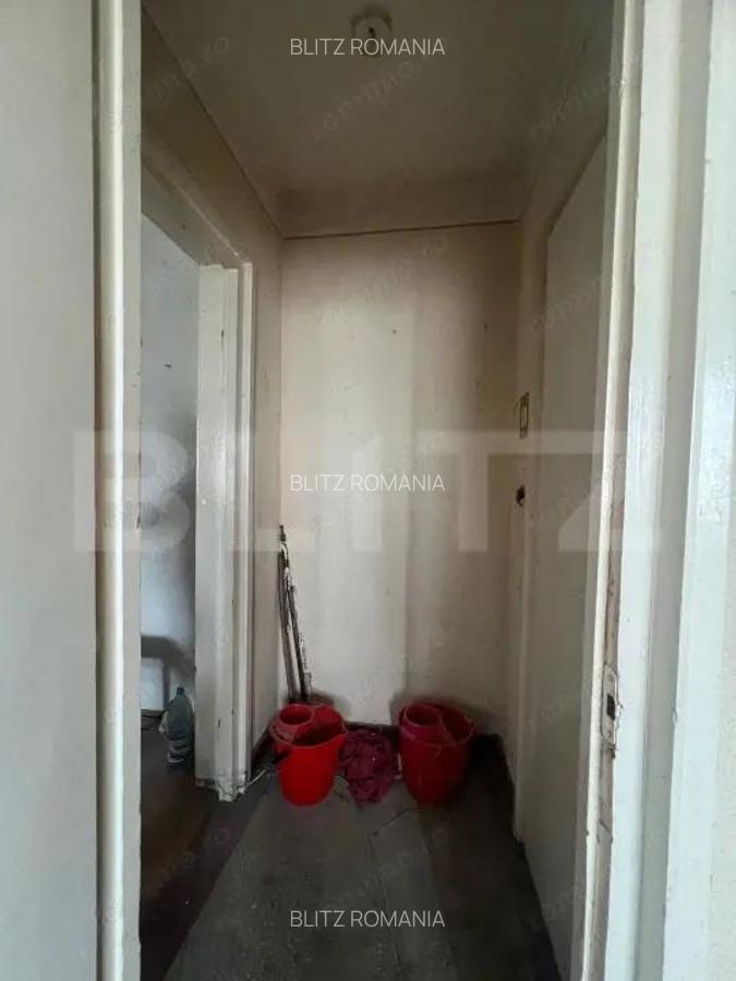 Apartament cu 3 camere, renovabil, zona Micro 3 - 4