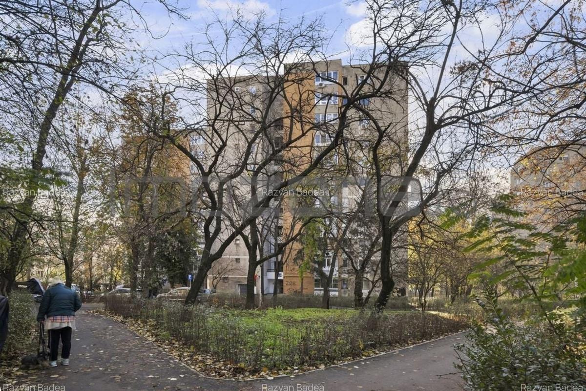 2 Camere, circular, 3/10, bloc Z, zonă foarte verde, metrou Favorit, Comision 0% - 18