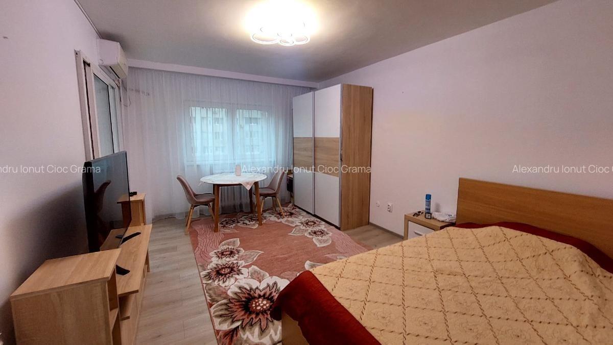 Garsoniera Mihai Bravu luminoasa vedere stradala - 10