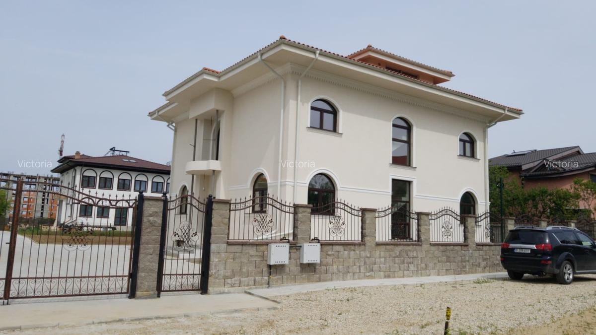 Casă cu 7 camere în Sisești - 3