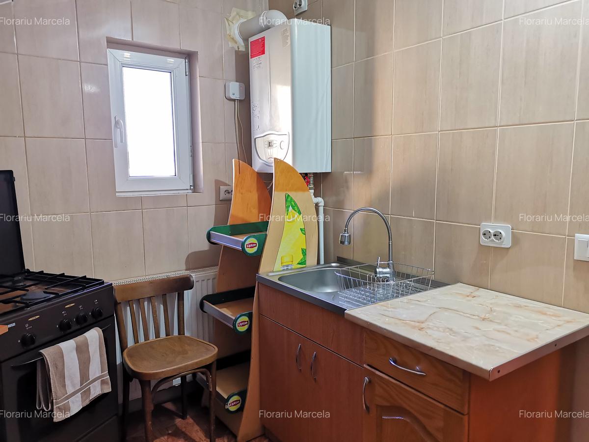Garsoniera la casa cu intrare separata la etaj - 2
