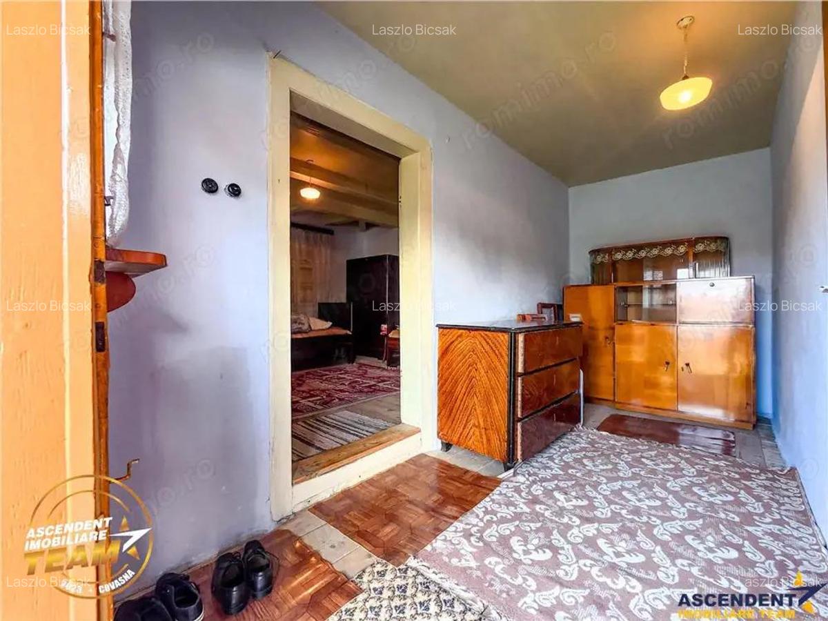 Casa traditionala din lemn, cu sura din piatra, Arcus, Covasna. - 17