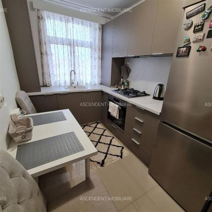 Decomandat cu incatatoare vedere, Vlahuta, Brasov - 1