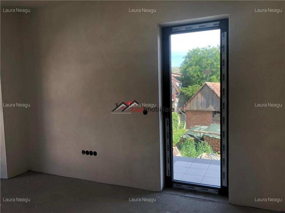 Duplex 4 camere, 120 mp utili,teren liber intre 50 si 150 mp. Zona foarte buna d - 10
