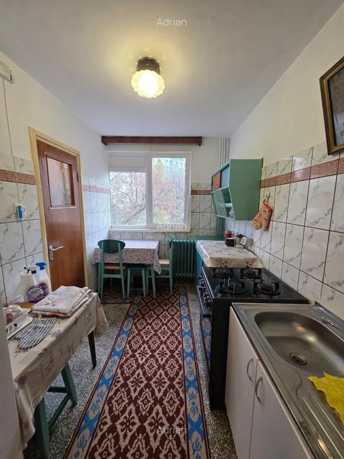 1 Decembrie 1918 intersectie Jean Steriadi, 10 minute metrou , vav Auchan, - 11