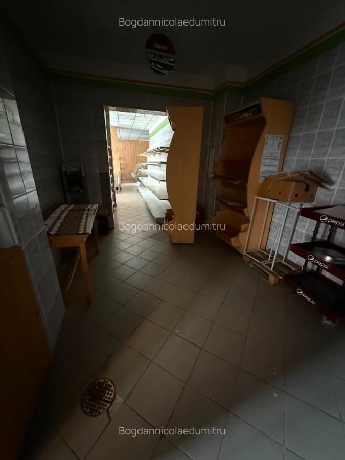 Racadau Spațiu vitrină mare și generoasă - 10
