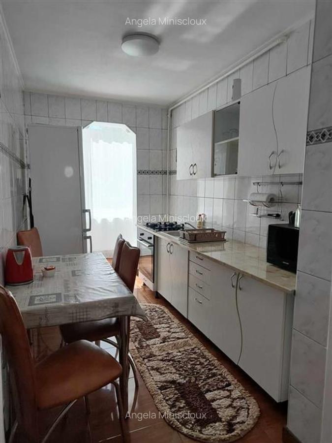 Apartament cu 3 camere decomandat în Astra - 8