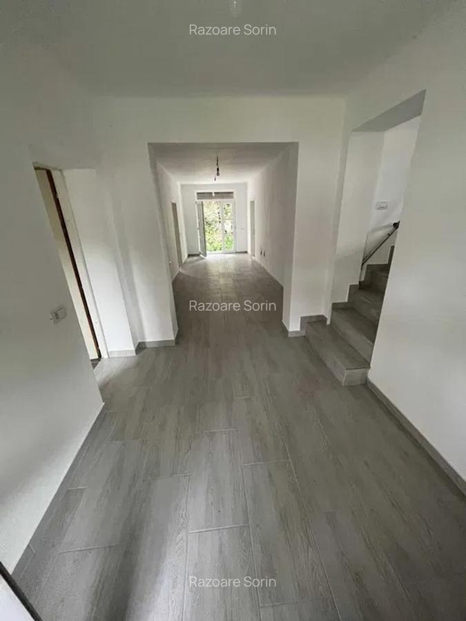 Casă renovată Bujoreni intrare Rm. Vâlcea lângă Muzeu - 5