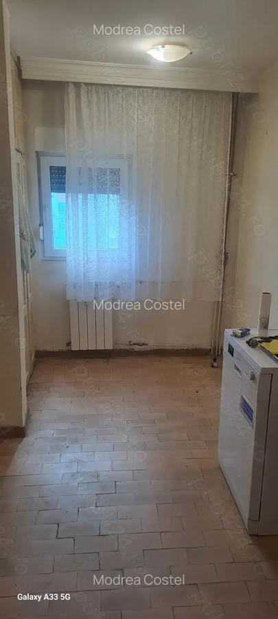 Apartament de vanzare - 4 camere - 3
