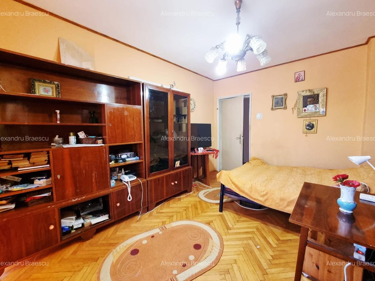 Apartament cu trei camere  zona Tiglina 1 et. 2 DECOMANDAT + GARAJ langa bloc - 7