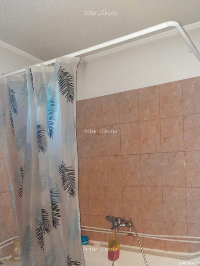 Casa de vanzare cu front stradal generos, disponibila in 2 rate, in zona buna - 10