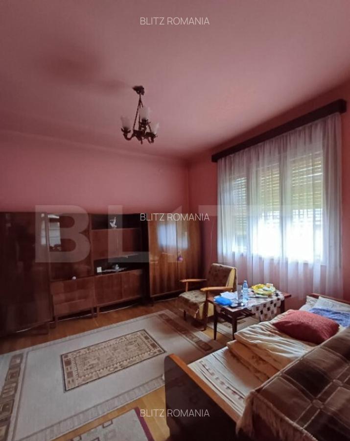 Casa renovabila cu 2 spatii comerciale, 416.6 mp, teren de 7 - 8