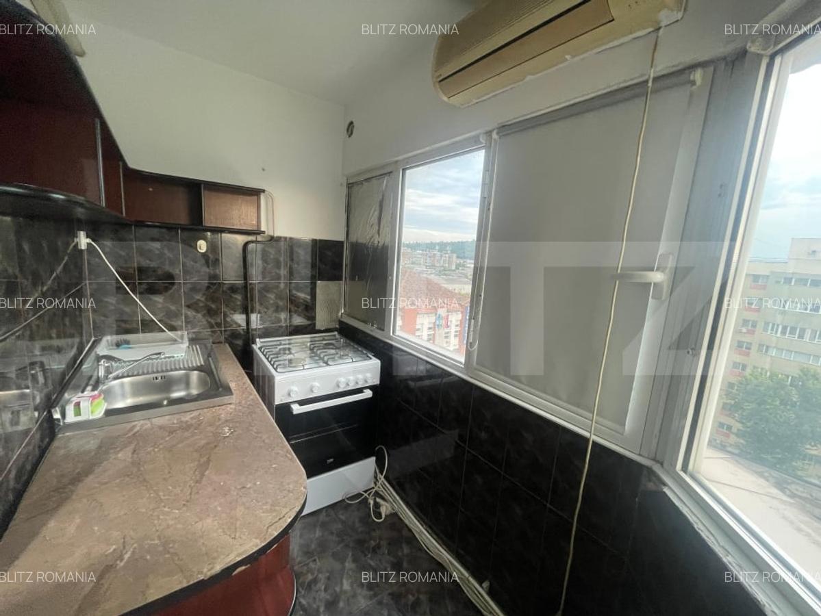 Apartament de vanzare, cu 3 camere, decomandat, 84 mp, zona pasaj Nicolina - 13