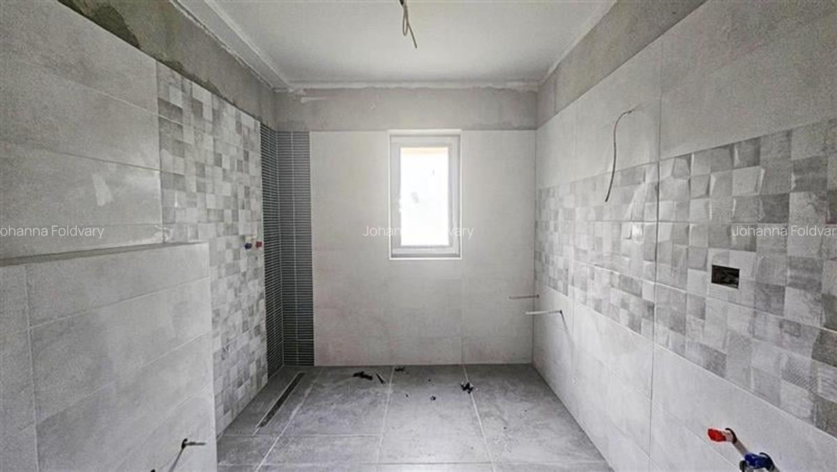 Casă cu 4 camere în Dumbrăvița - 12