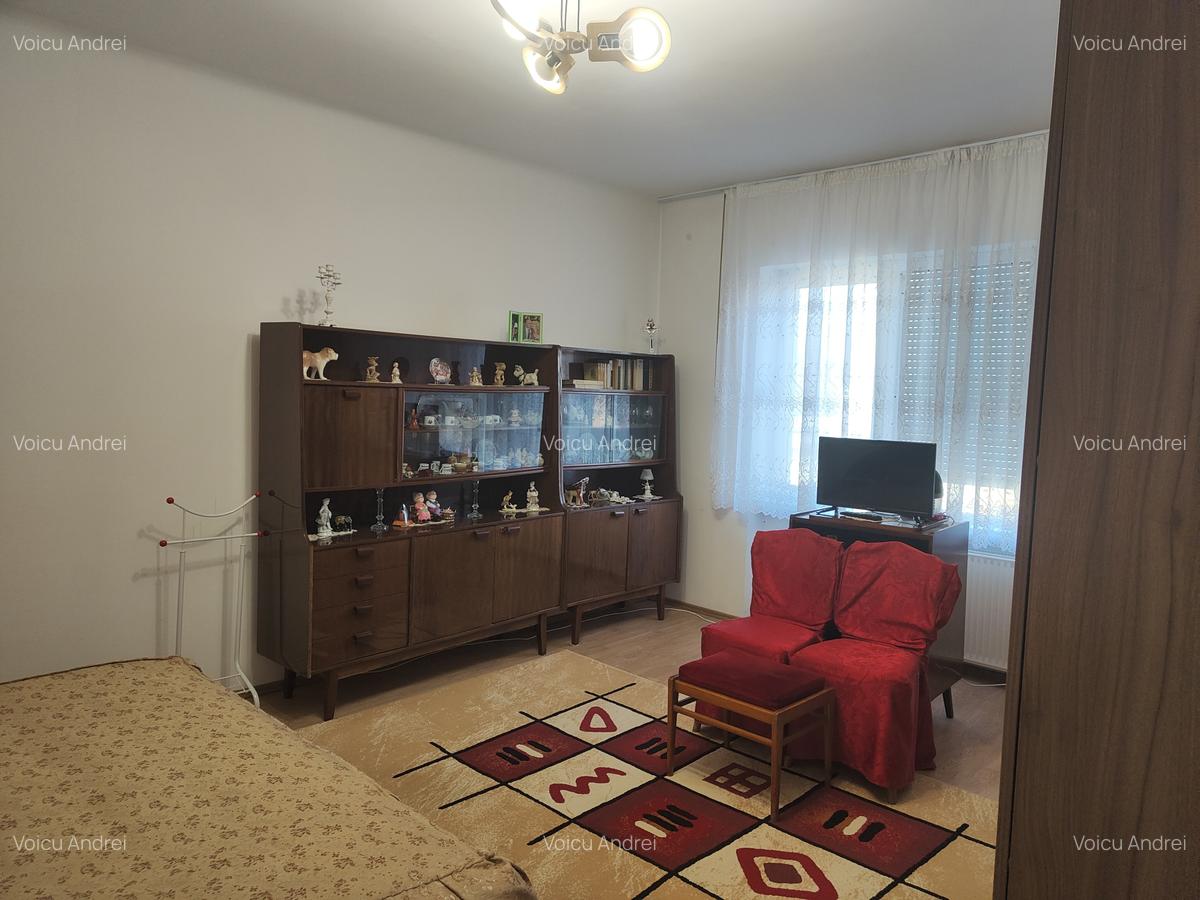 Garsoniera in vila decomandata --renovata -etaj 1 - 3