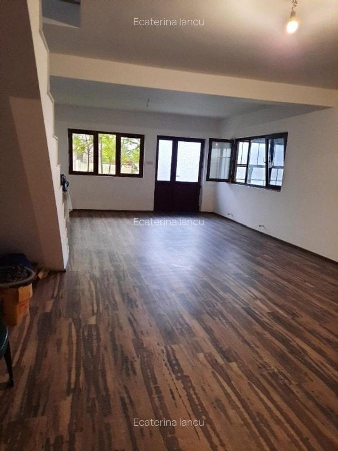 Casă cu 6 camere în Românești - 10