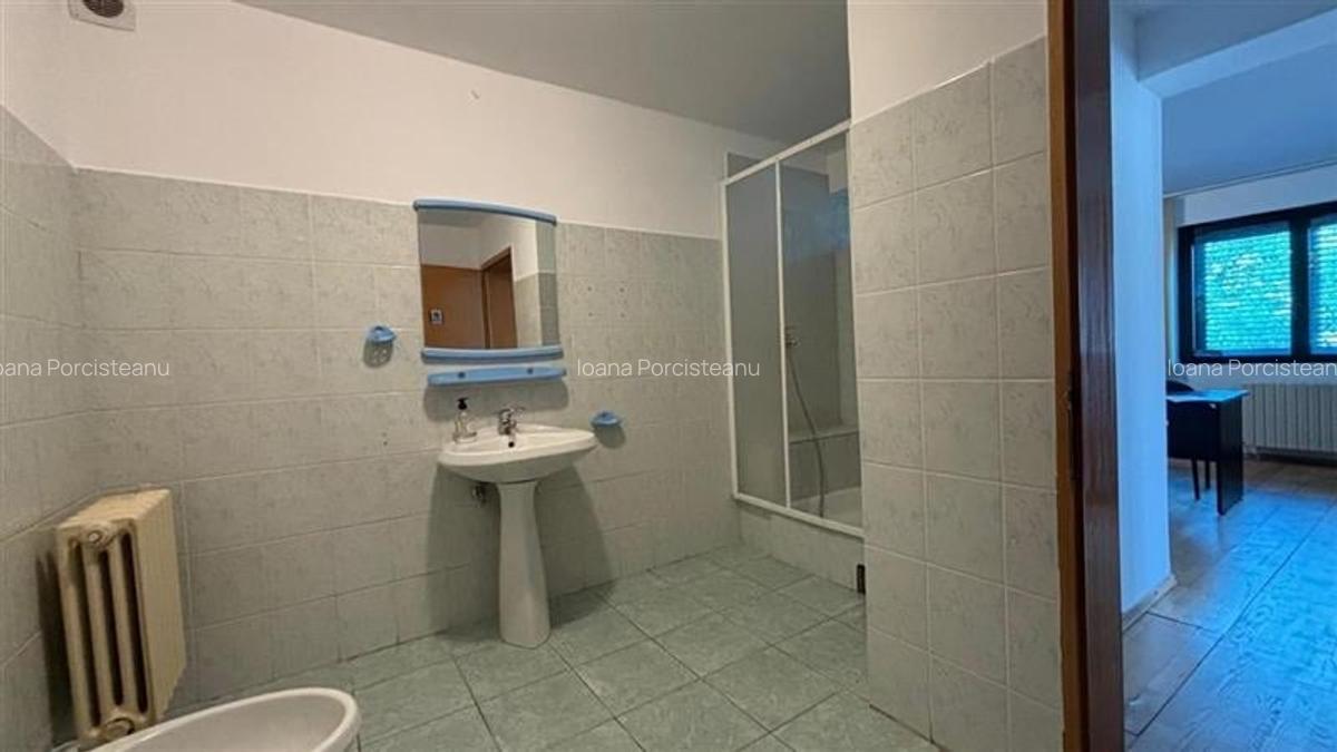 Apartament cu 4 camere semidecomandat în 1 Mai - 11