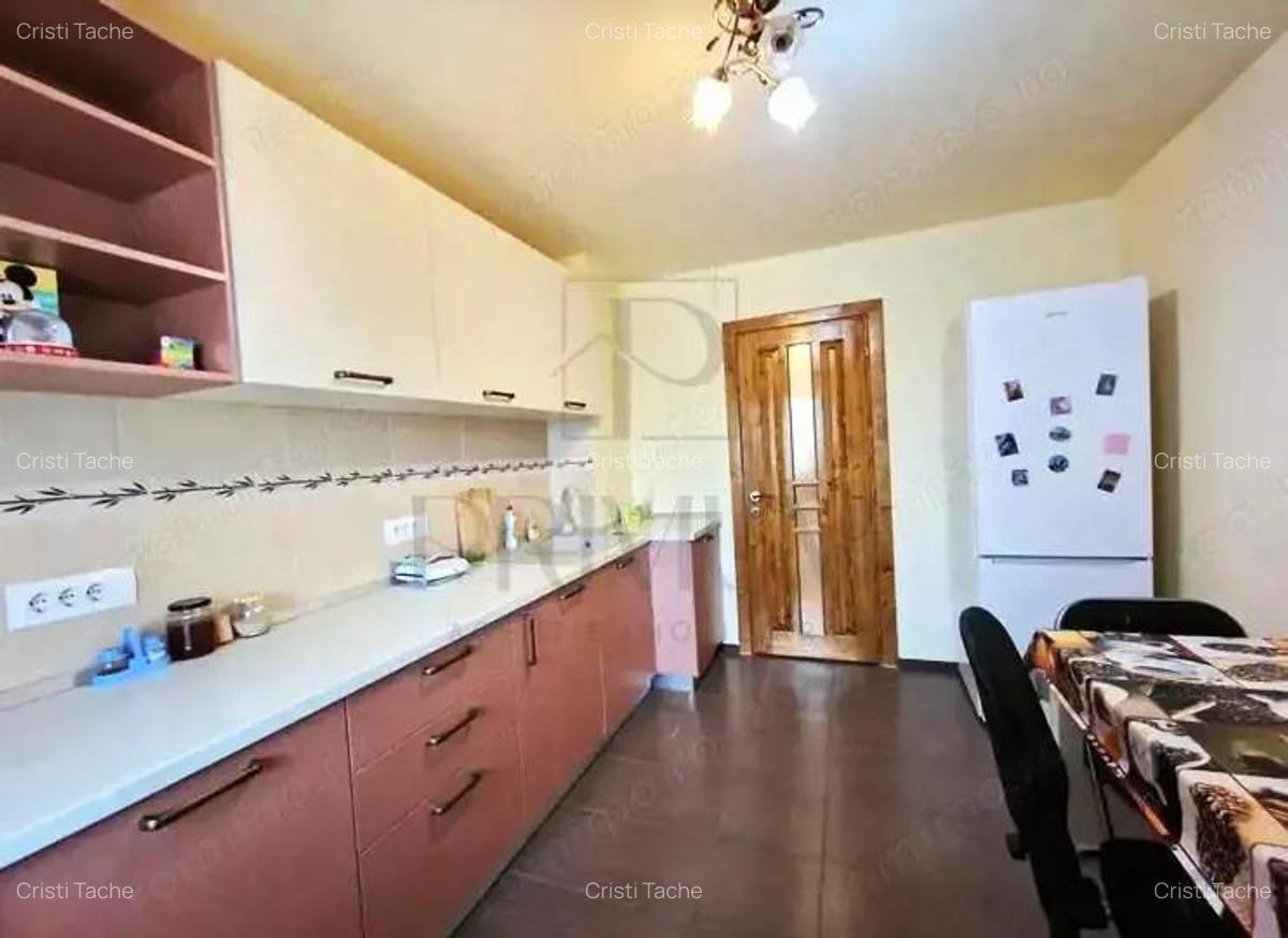 SOARELUI - ETAJ 1 - BLOC IZOLAT - 4 cam - 2 bai - 2 balcoane - centrala proprie - clima - 6