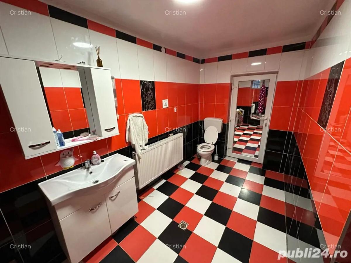 DOUA Case, curte comuna, 700mp teren, Bocsa Montana - 6