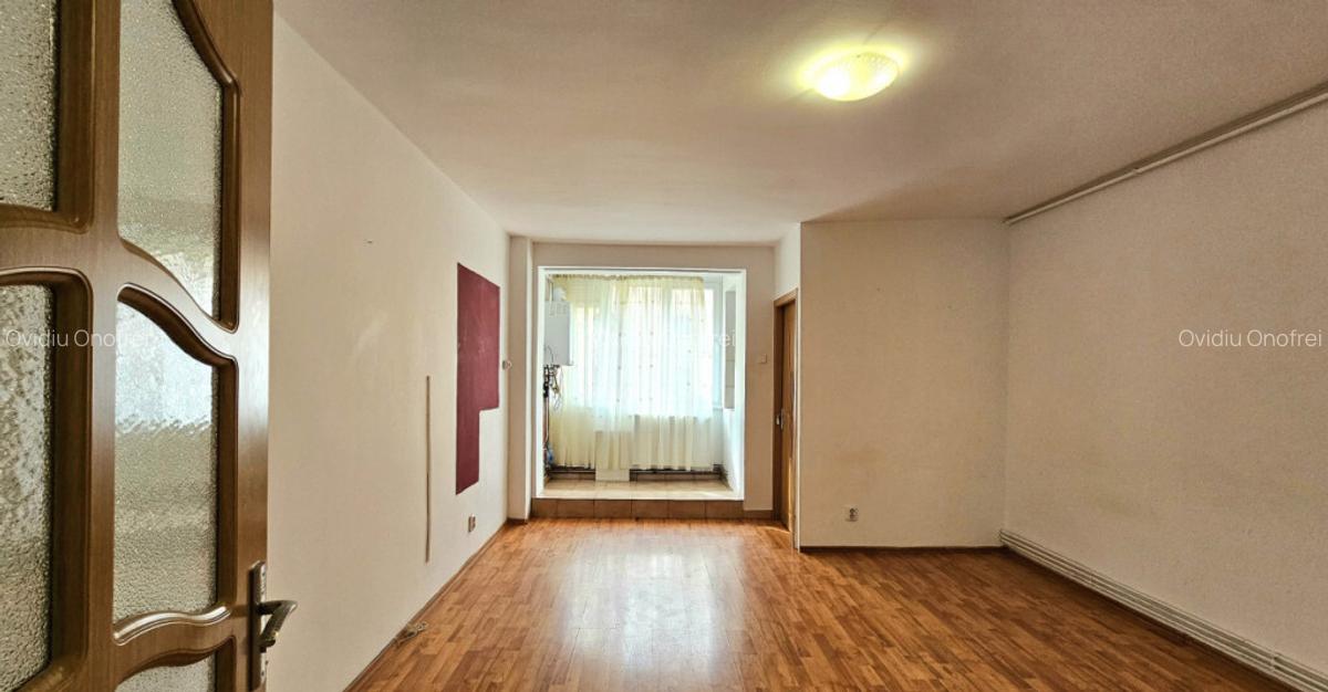 Garsoniera Libera Etaj 1 - 500 M Lacul Noua - 1