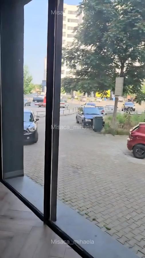Spatiu comercial  stradal  cu vitrine , renovat,  zona trafic  intens - 9