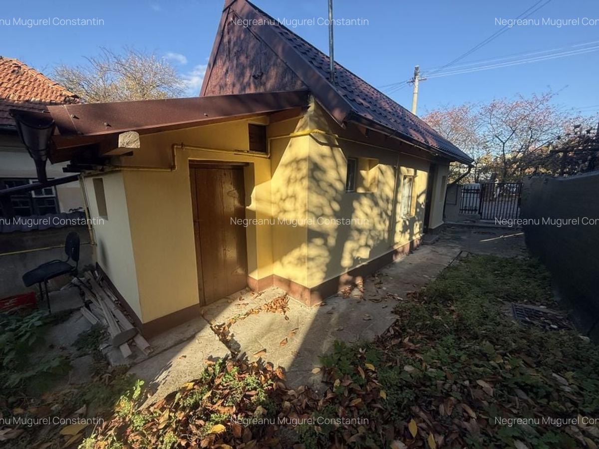 2 corpuri de Casă renovate + teren 125 mp Campina - 4