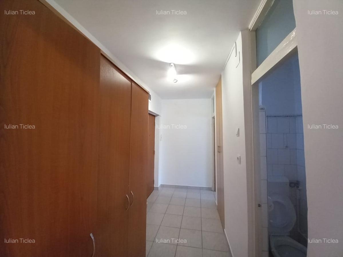 Garsoniera decomandata in bloc mixt , etaj 3, libera , Matei Basarab -central - 8