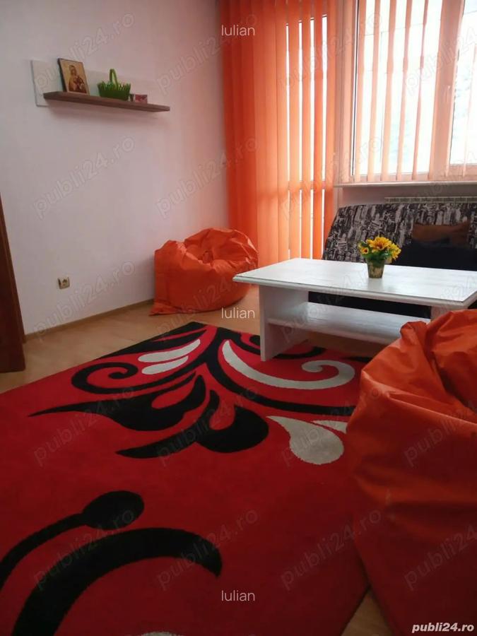 Inchiriez apartament 2 camere ultracentral mobilat,utilat doar termen lung - 1