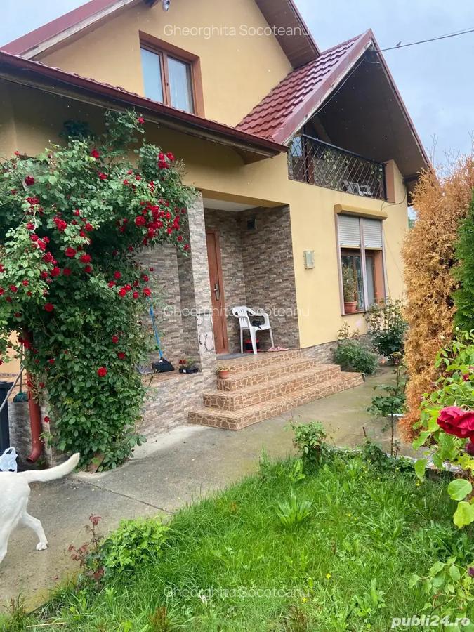 Casa de vanzare la curte cu mult spa?iu verde si zona lini?tita - 1