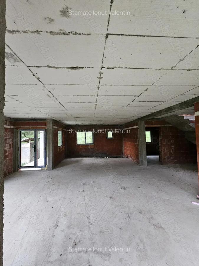 Casa noua la ro?u, 231mp, teren 1067mp, garaj - 4