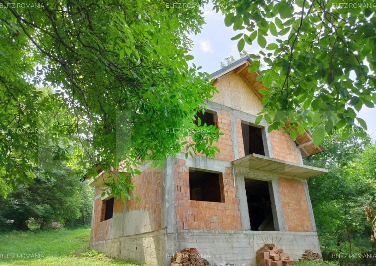 Ocazie unica ! Casa la rosu, 135 mp,pe un teren de 300 mp, S - 1