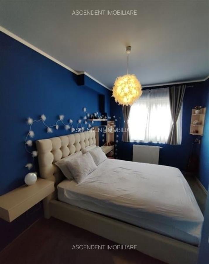 Apartament cu 3 camere decomandat în Tractorul - 2
