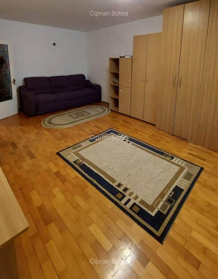 Basarabia- Garsoniera decomandata 39 mp bloc 1984 - 8