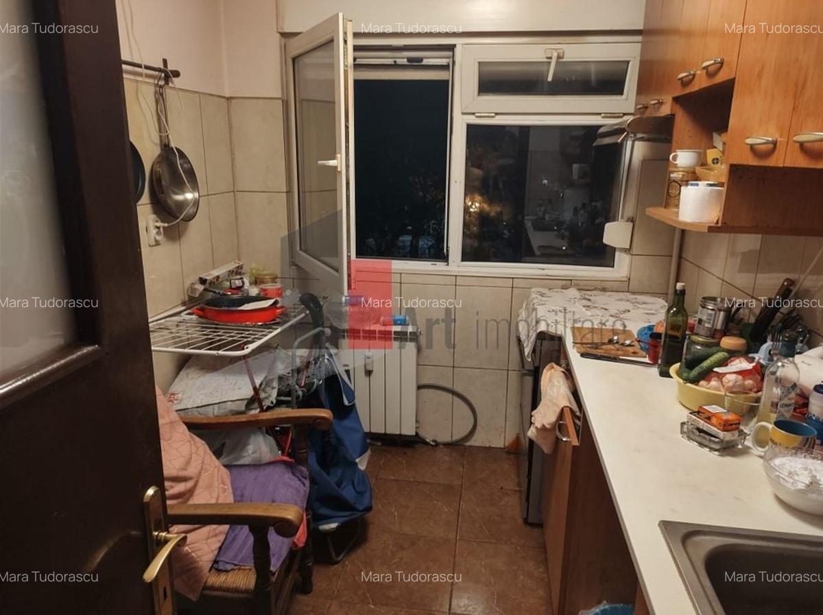 Vânzare apartament semidecomandat 2 camere Bd. Obregia - 8